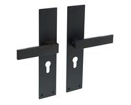 Intersteel Deurklink Amsterdam schild zwart 250x55x2mm profielcilindergat 55mm Intersteel Deurklink Amsterdam schild zwart 250x55x2mm profielcilindergat 55mm